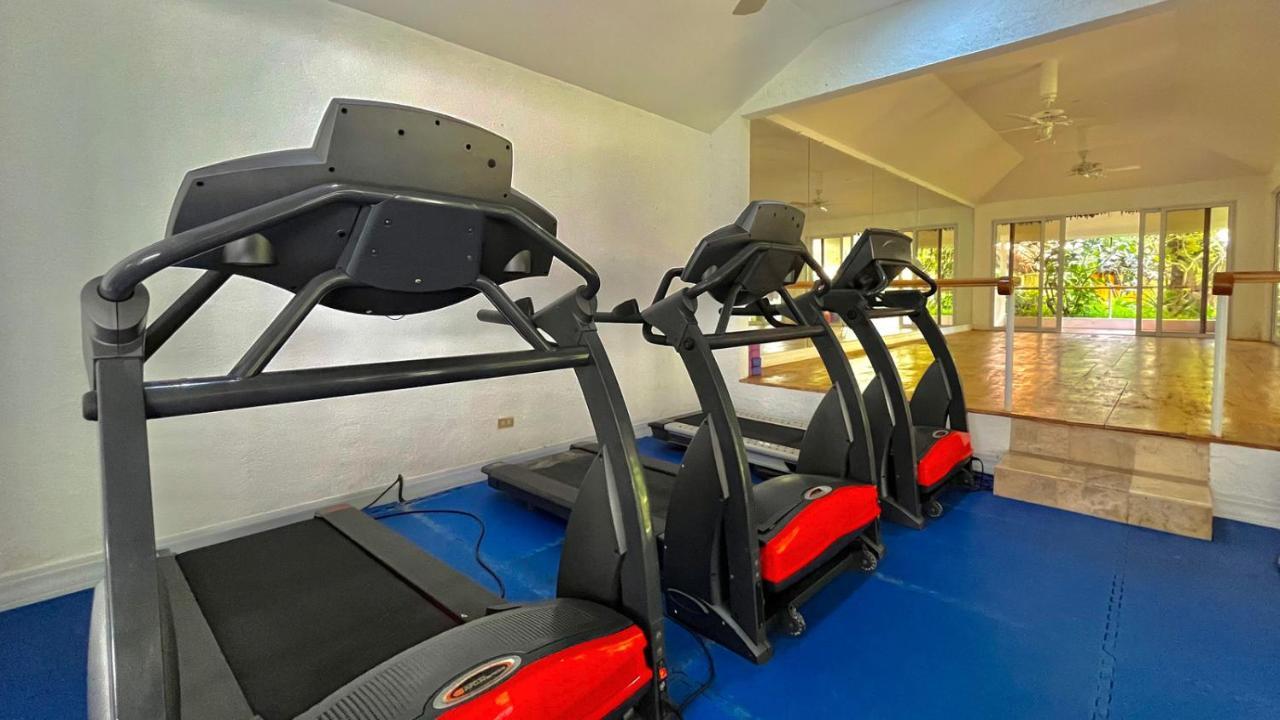 Coco Grove Beach Resort, Siquijor Island エクステリア 写真 Treadmills at the gym
