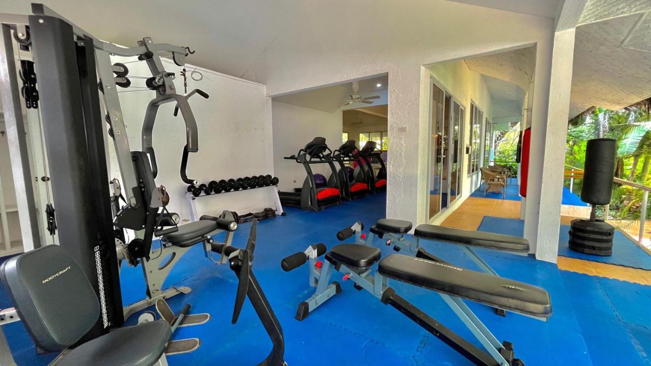 Coco Grove Beach Resort, Siquijor Island エクステリア 写真 The gym at the hotel