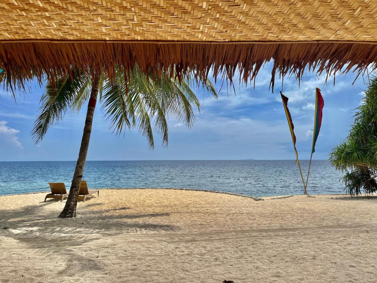 Coco Grove Beach Resort, Siquijor Island エクステリア 写真 Beach at the resort
