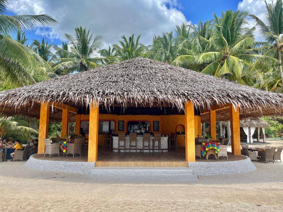 Coco Grove Beach Resort, Siquijor Island エクステリア 写真 The beach bar at the resort