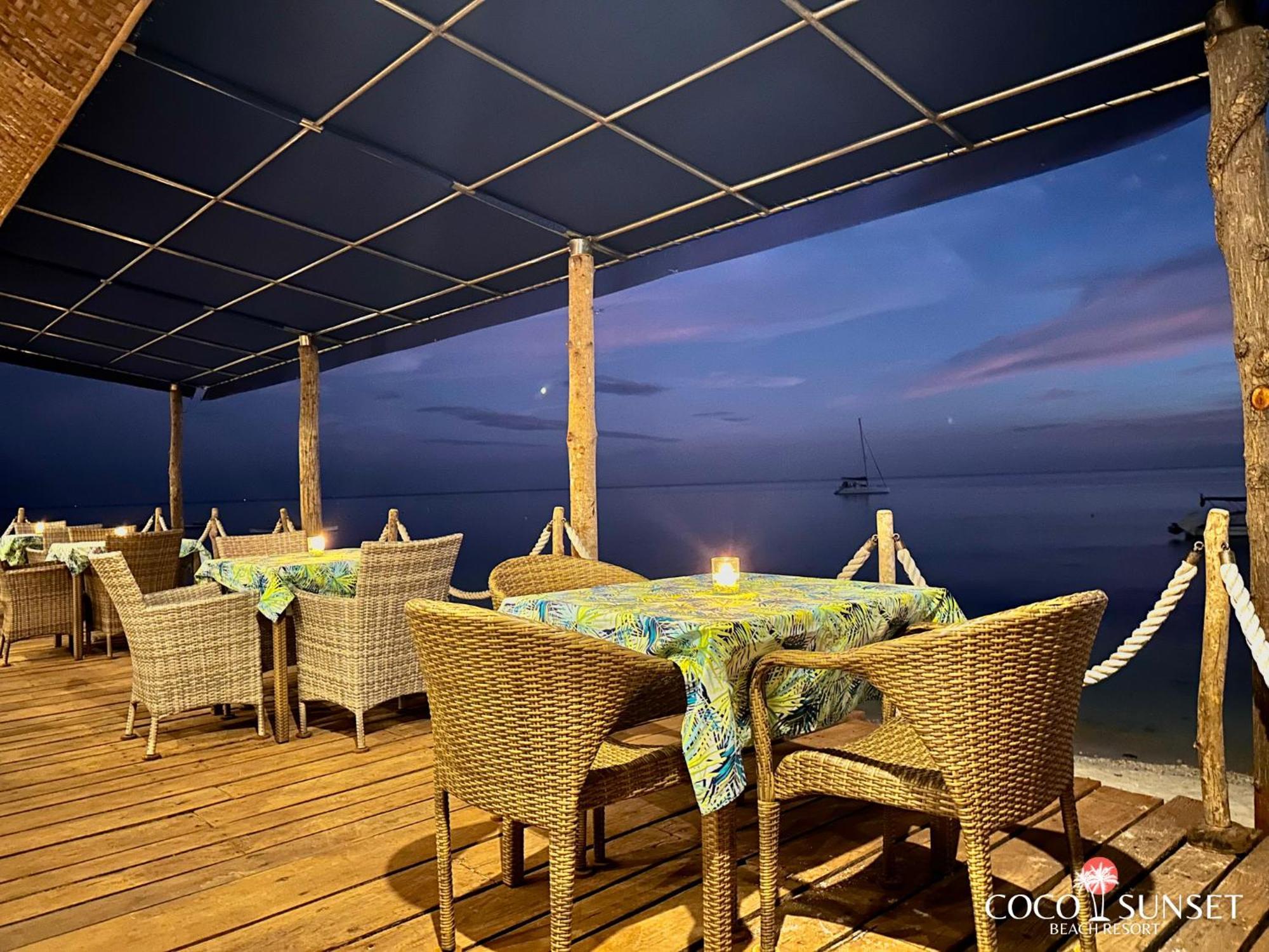 Coco Grove Beach Resort, Siquijor Island エクステリア 写真 The restaurant at the resort