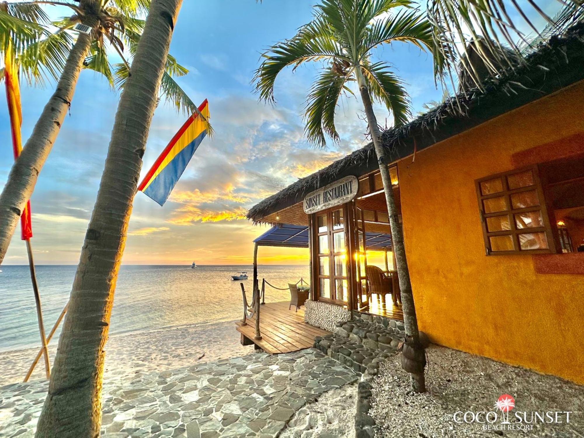 Coco Grove Beach Resort, Siquijor Island エクステリア 写真 Sunset at the beach