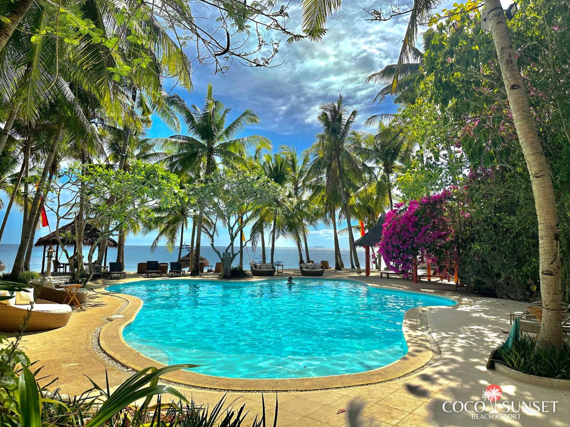 Coco Grove Beach Resort, Siquijor Island エクステリア 写真 The pool at the resort