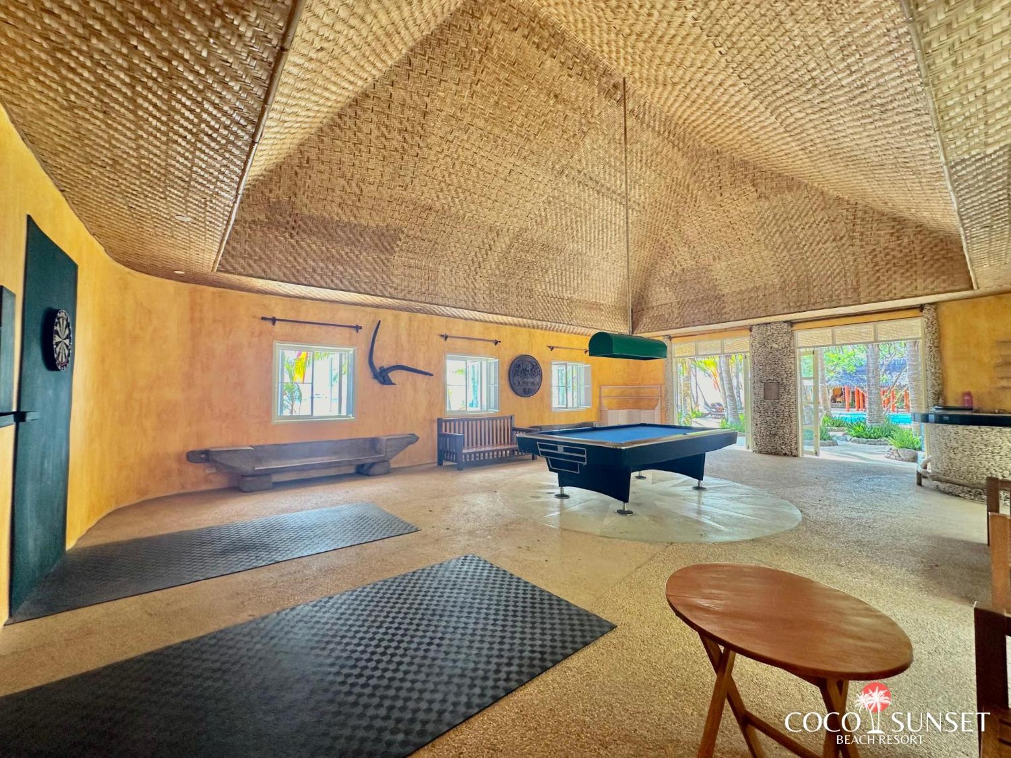 Coco Grove Beach Resort, Siquijor Island エクステリア 写真 The interior of the clubhouse