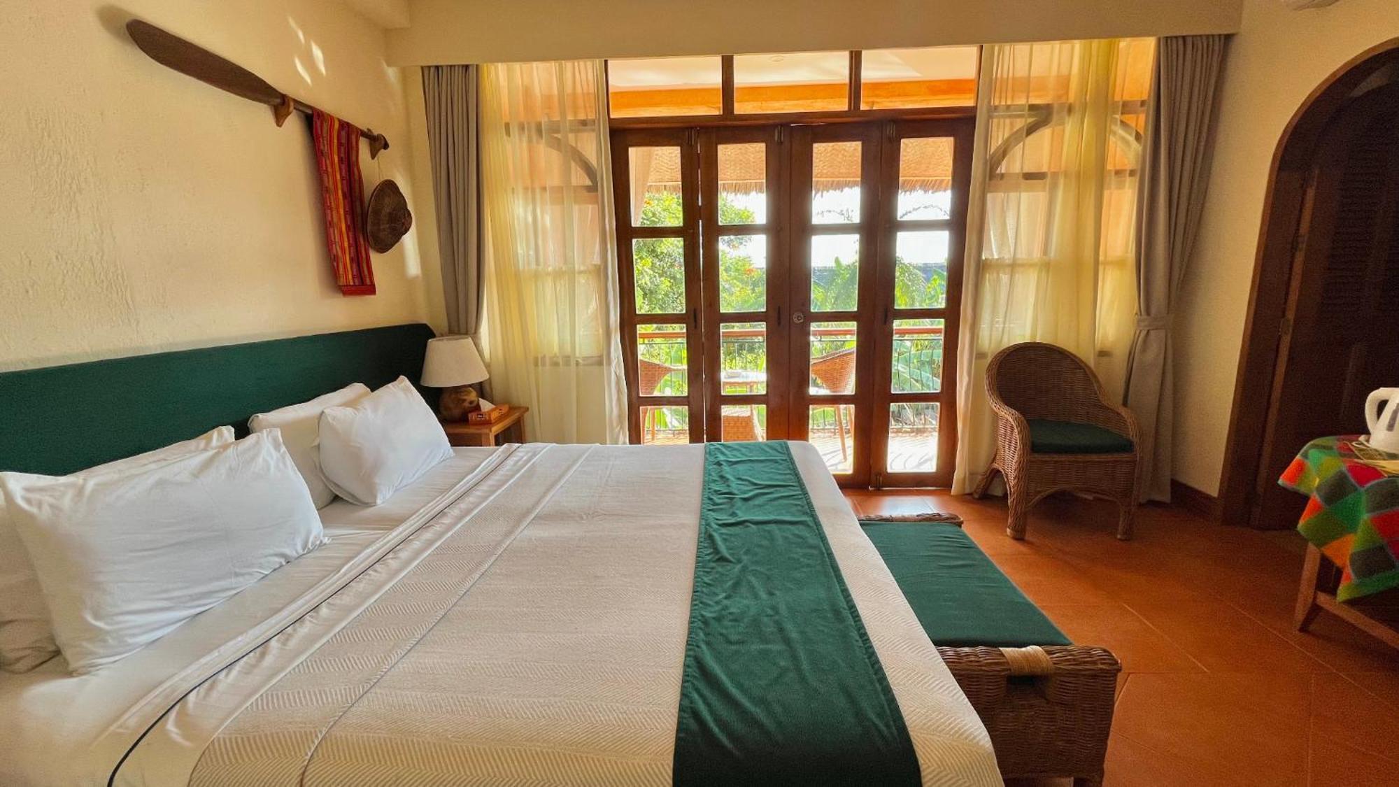 Coco Grove Beach Resort, Siquijor Island 部屋 写真 A room at the hotel
